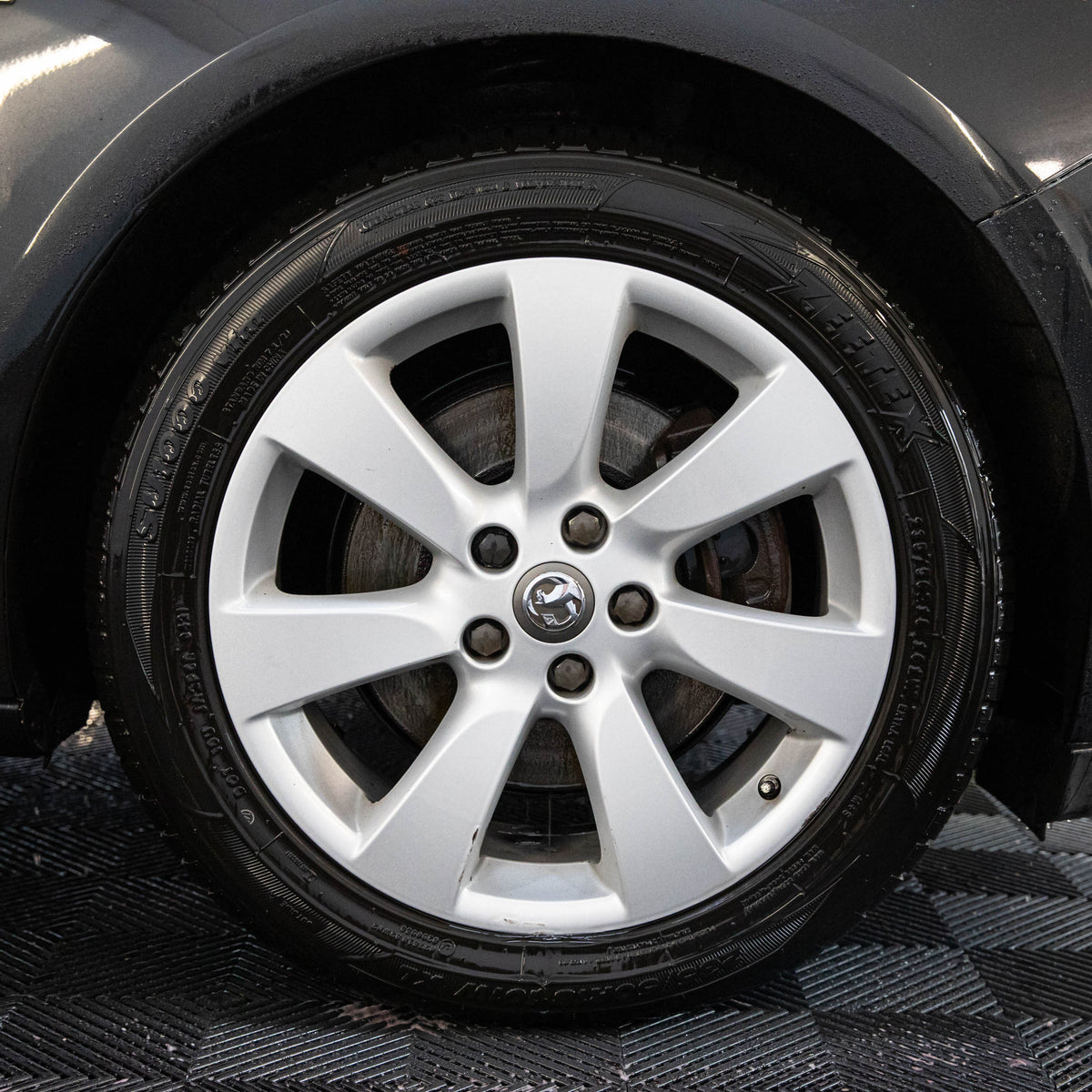 Black Tyre Glaze - 500ml