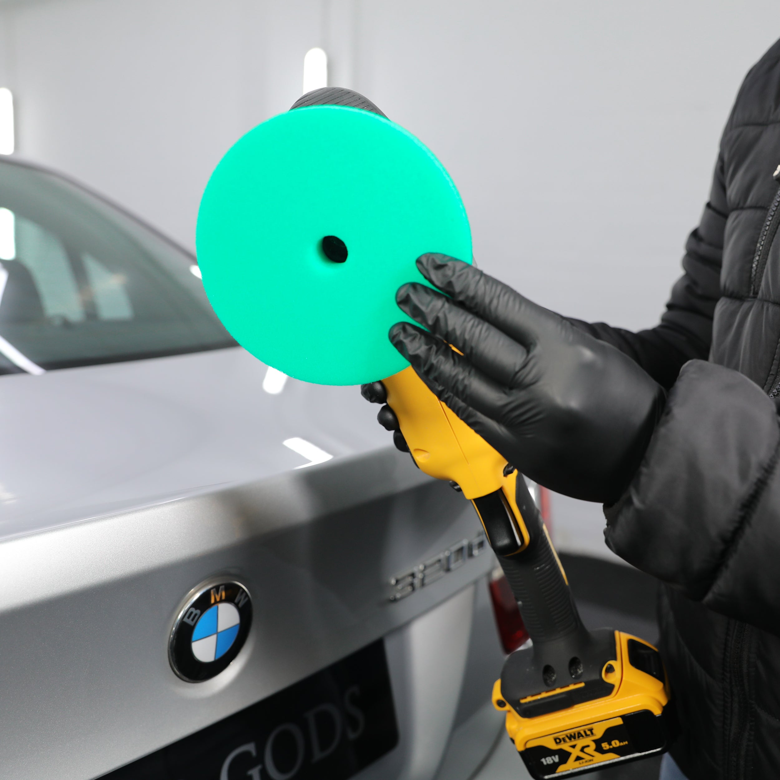 Attaching a polishing pad to a dual action polishing machine