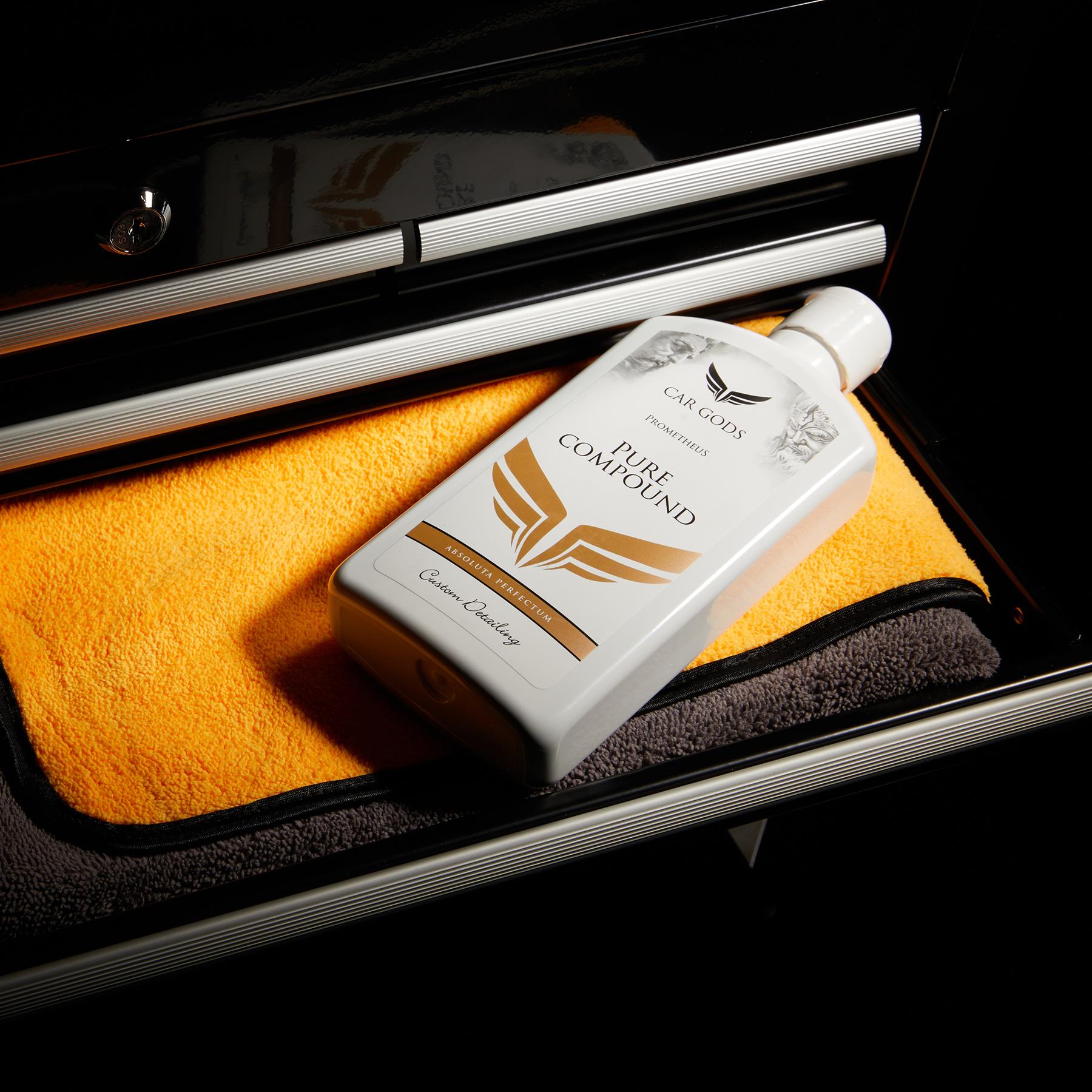 Pure compound abrasive polish on top of a detailing microfibre cloth