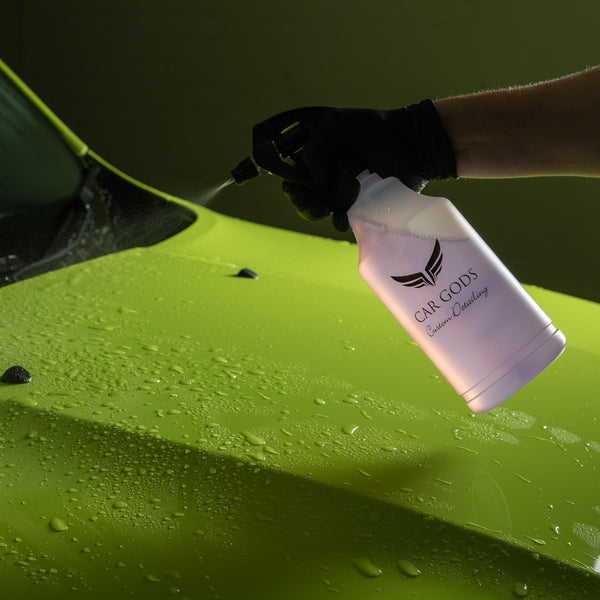 Spraying aqua gloss rinse aid onto Jeep Renegade bonnet