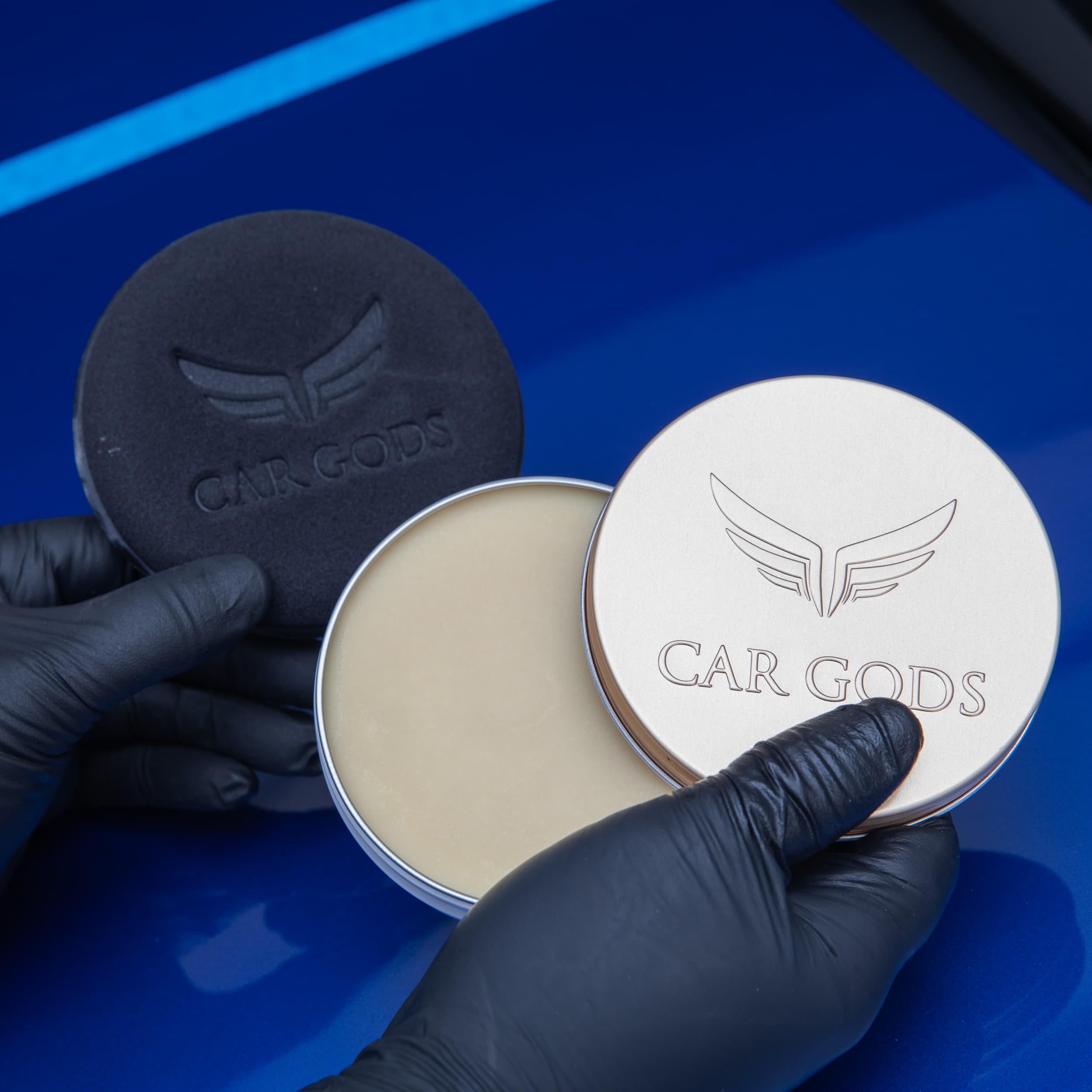 Tin of Hybrid Car Wax with Sponge Applicator